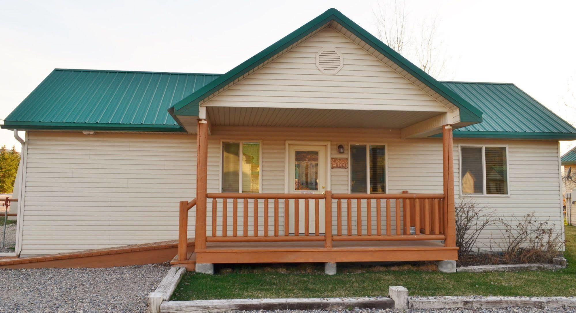 Sleepy J Cabins Swan Valley Exterior photo